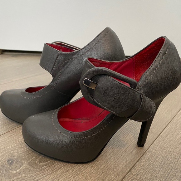 Madden Pumps - Picture 1 of 3